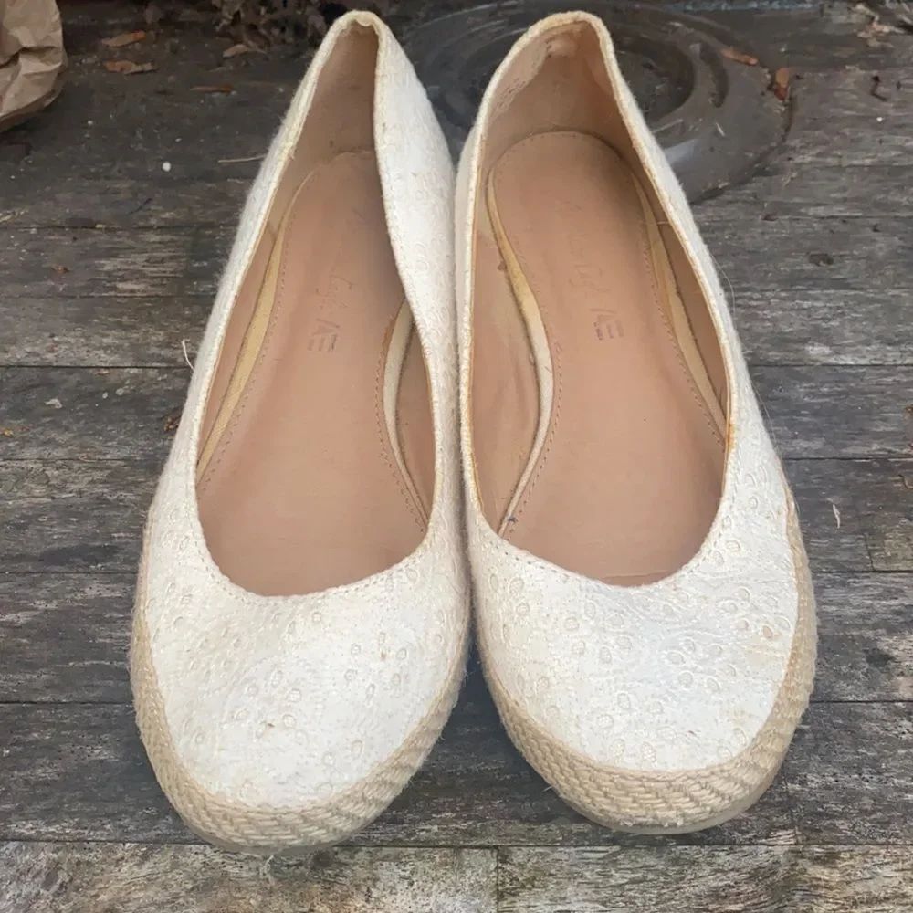 American eagle outfitters cream crotchet shoes sz. 9